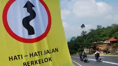 Dampak dari amblesnya Jembatan Comal di Pemalang, Jawa Tengah menyebabkan para pengusaha bus di Solo Raya mengeluh. Sebab bus jurusan Jakarta-Solo maupun sebaliknya yang seharusnya lewat jalur pantura, kini harus melintasi jalur selatan. 
