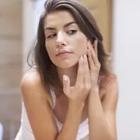 ilustrasi manfaat salicylic acid untuk kulit jerawat/ gpointstudio/shutterstock