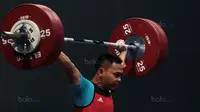 Lifter Indonesia, Eko Yuli Irawan berhasil memcahkan rekor Asian Games dengan angkatan 135 kg saat turun  pada kelas 63 kg di Hall A Arena PRJ, Jakarta, Rabu (11/2/2018). Rekor sebelumnya 134 kg. (Bola.com/Nicklas Hanoatubun)