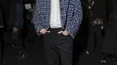 Park Seo-joon menghadiri peragaan busana Chanel untuk koleksi Fall-Winter 2023/24 di Paris Fashion Week, Selasa (7/3/2023). Diketahui Jennie BLACKPINK mengunggah beberapa foto momen saat di Chanel Paris Fashion Week dan dalam unggahannya juga ada foto aktor tampan tersebut. (Vianney Le Caer/Invision/AP)