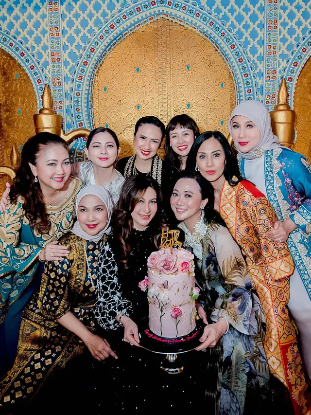 6 Potret Intimate Birthday Diana Pungky Bareng Artis Lawas, Tak Menua di Usia 51 Tahun
