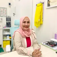 Berawal dari rasa takut ke periksa gigi, Dwi Handayani Mutia sukses jadi dokter gigi friendly langganan pejabat. [Dok/Fimela/Hilda Irach]
