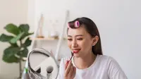 Mengulik Alasan Liptint Jadi Produk Andalan Gen Z, Bikin Bibir Merona Alami Tanpa Terasa Berat