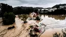 Di Valencia, sedikitnya enam orang dilaporkan hilang. (AP Photo/Gregorio Marrero)
