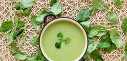 Menariknya, rahasia tekstur lembut pada sup ini bukan berasal dari krim, melainkan dari bahan sederhana yang sering kita temui di dapur, yaitu kentang. [Dok/freepik.com]
