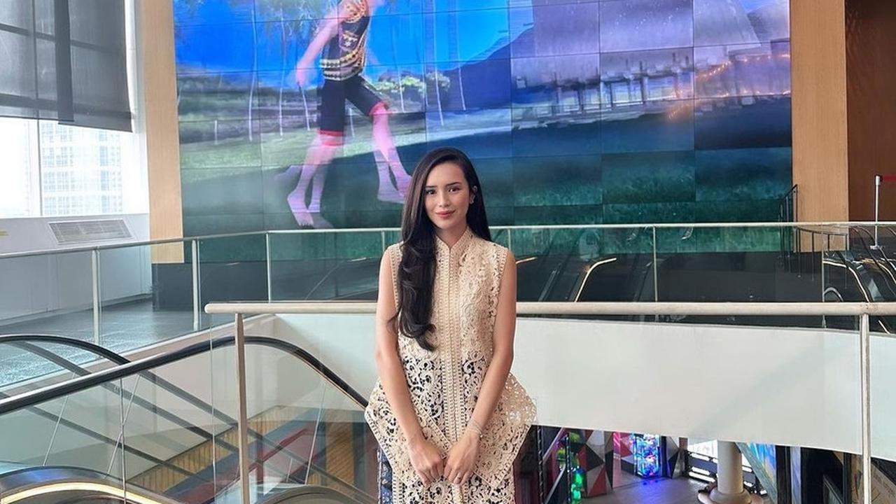 8 Potret Beby Tsabina di Acara Tutur Batik Bareng Ibu-ibu Pejabat, Tampil Anggun - Akrab dengan Annisa Yudhoyono