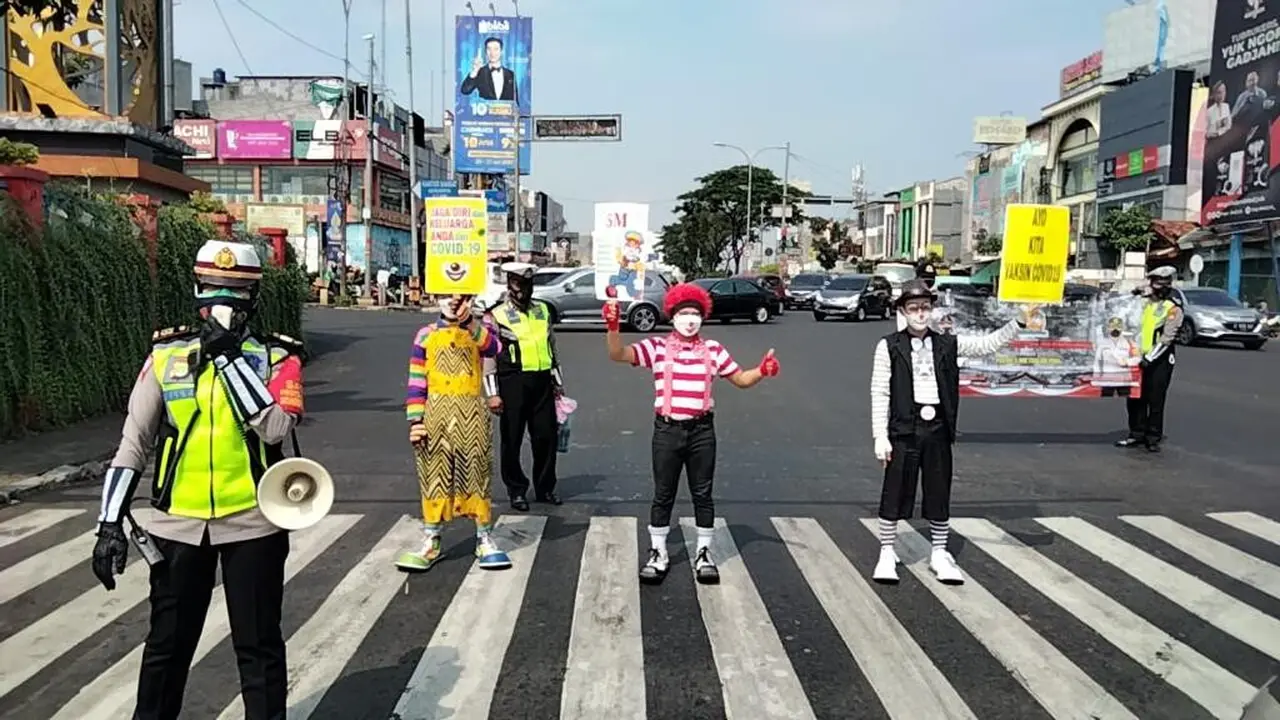 Satlantas Polres Metro Depok Ajak Warga Ikut Vaksinasi Merdeka