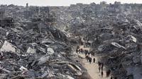 Foto udara menunjukkan para pengungsi Palestina yang kembali ke kamp pengungsi Jabalia yang hancur akibat perang di Jalur Gaza utara pada 19 Januari 2025. (Omar AL-QATTAA/AFP)