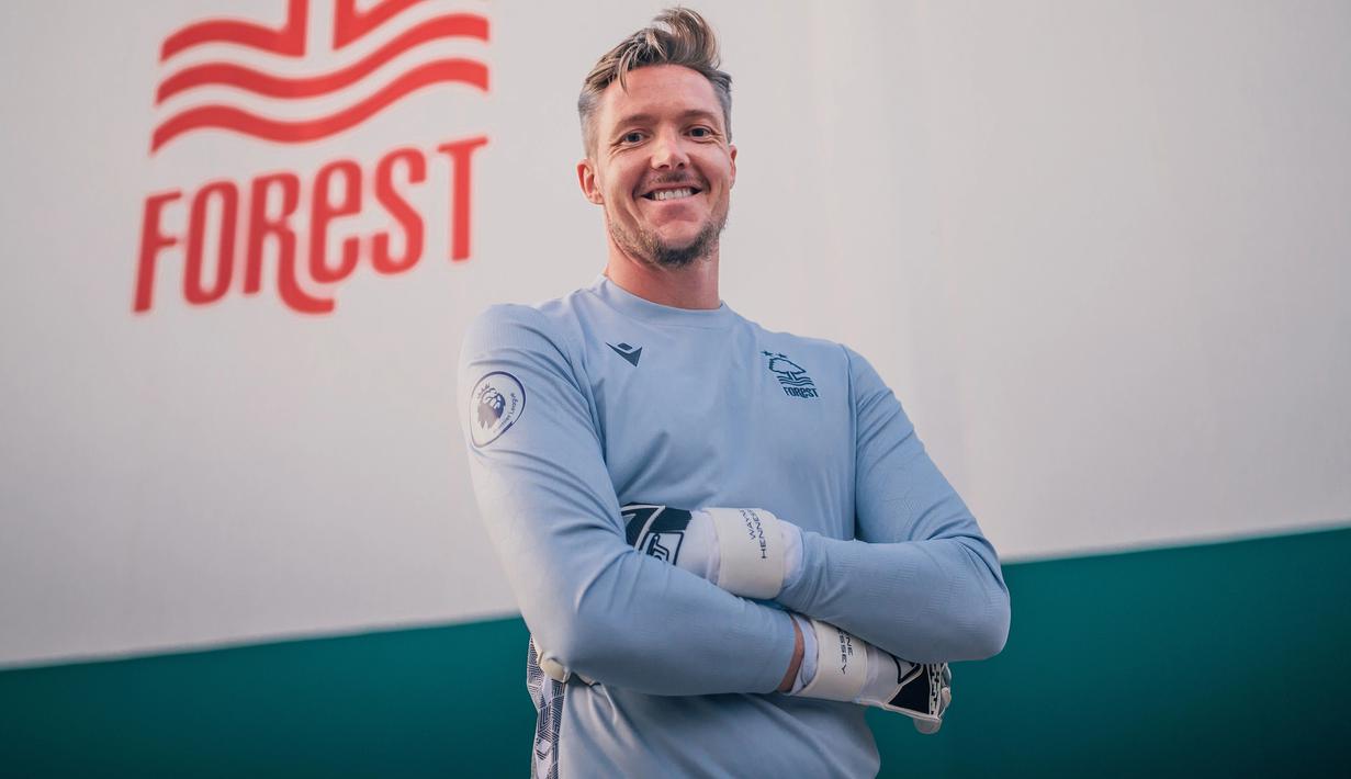 Wayne Hennessey. Kiper Wales berusia 35 tahun ini baru semusim membela Burnley usai didatangkan dari Crystal Palace di awal musim 2021/2022 dengan status bebas transfer. Setelah Burnley terdegradasi di akhir musim 2021/2022, ia dipastikan akan tetap bermain di Premier League 2022/2023 dengan bergabung bersama klub promosi Nottingham Forest dengan status bebas transfer dengan durasi kontrak hingga Juni 2024. Bersama Burnley ia hanya tampil dalam 3 laga di semua ajang dengan torehan 1 kali clean sheet dan kebobolan 6 gol. (nottinghamforest.co.uk)