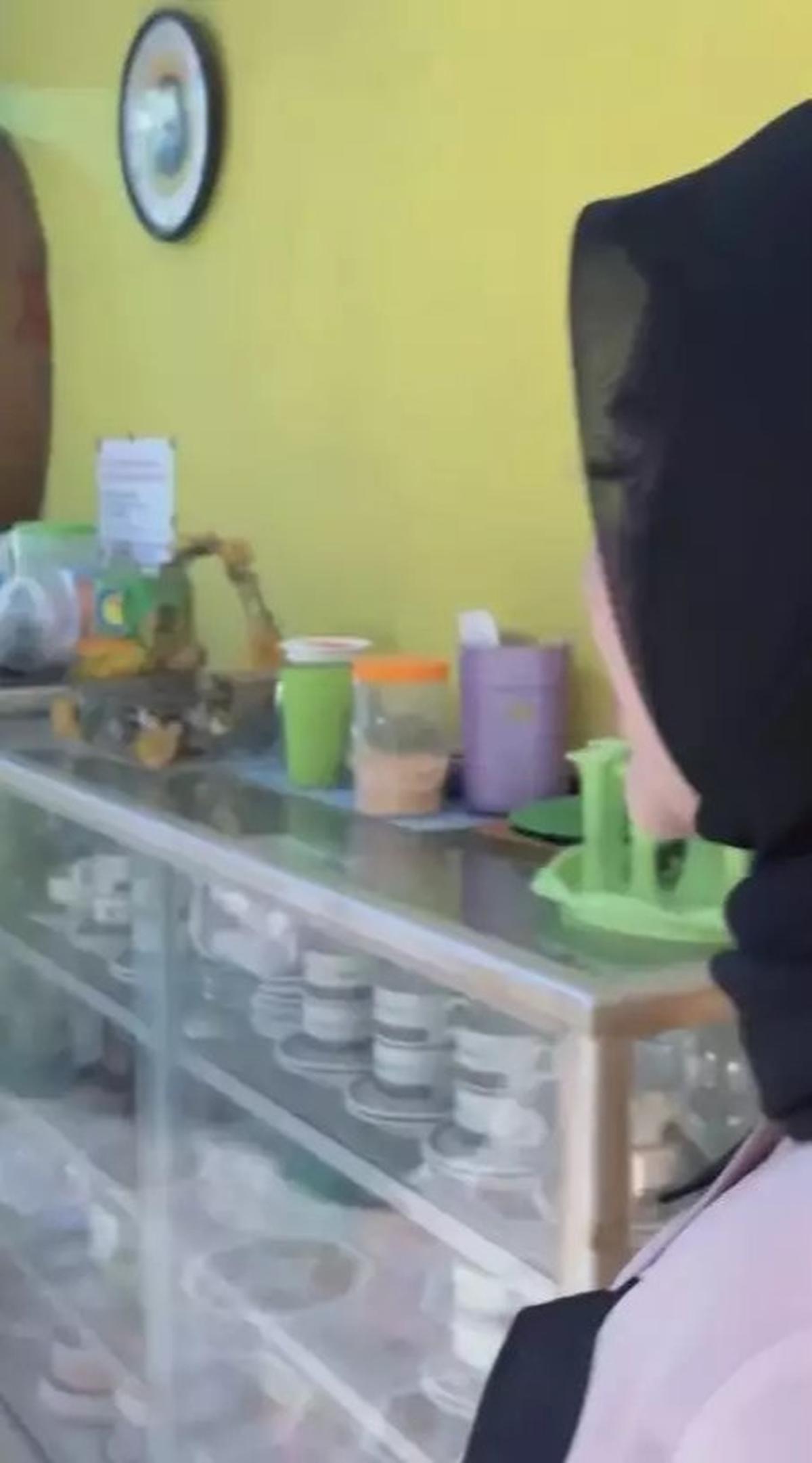 5 Potret Dapur di Rumah Masa Kecil Atta Halilintar, Sangat Sederhana Masak Masih Pakai Tungku dan Kayu Bakar