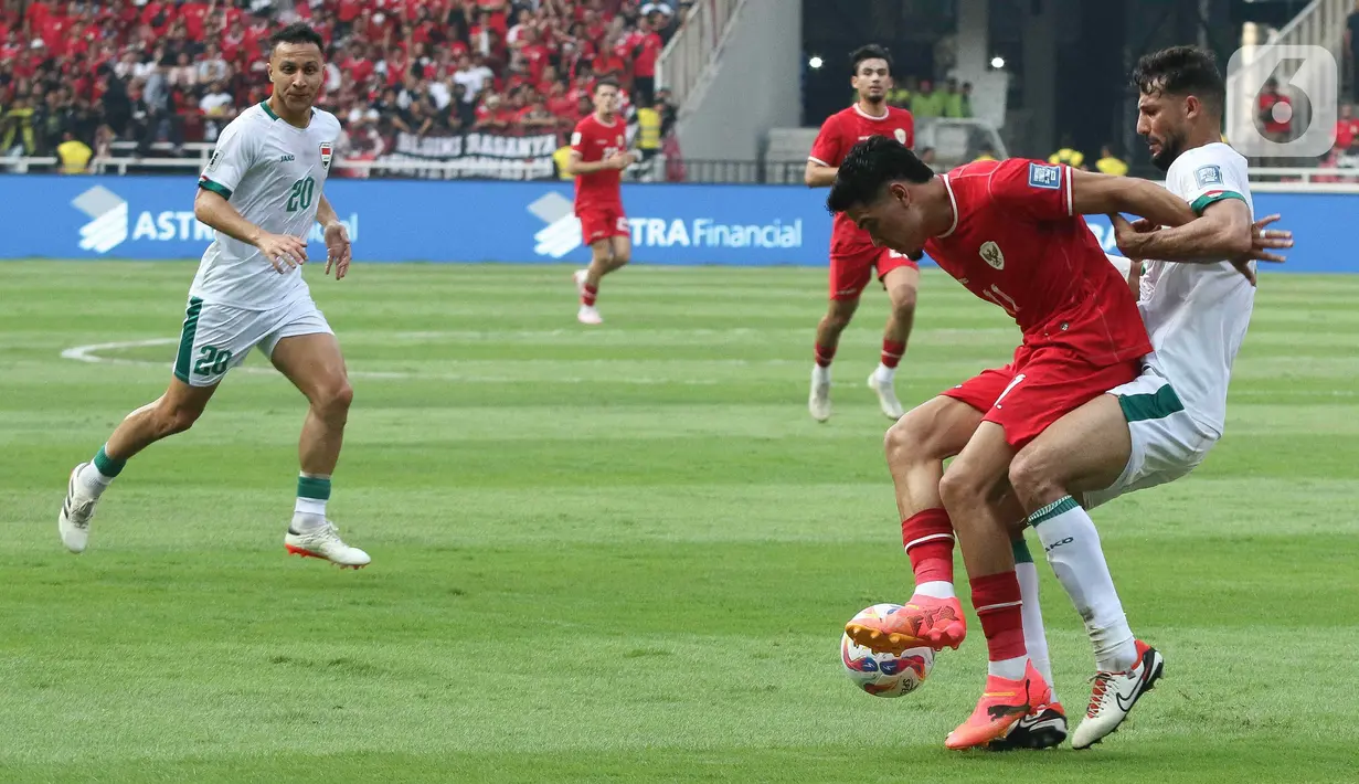 Bermain di hadapan pendukung sendiri, timnas Indonesia tumbang 0-2 dari Irak. (Liputan6.com/Herman Zakharia)