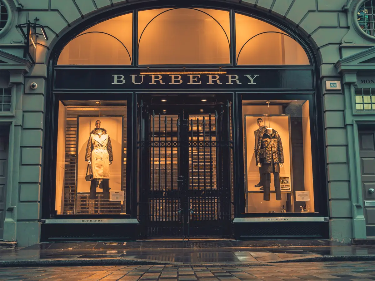 Burberry sales plaza antara