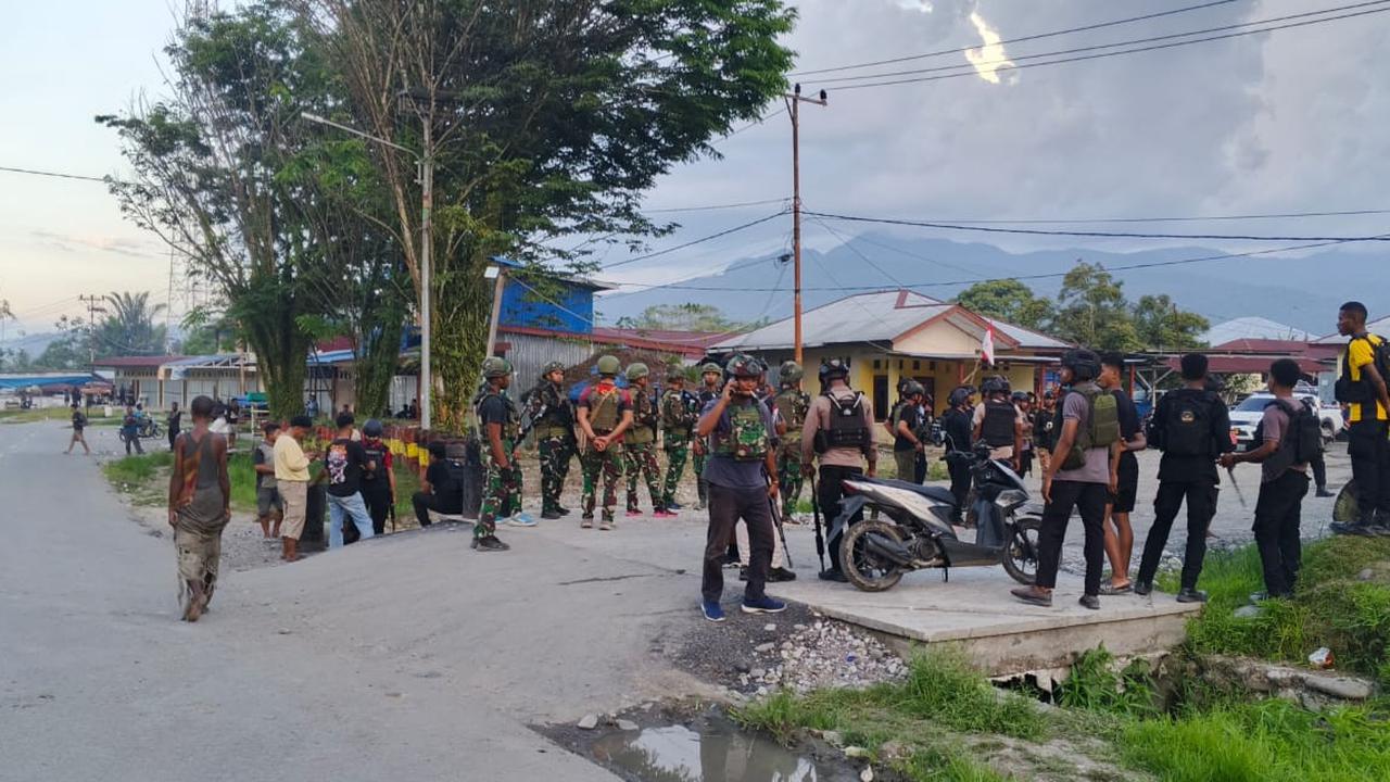 VIDEO: Detik Detik Mendebarkan! Sangar TNI Polri Evakuasi 6 Kopassus Terkepung, Diwarnai Suara Tembakan