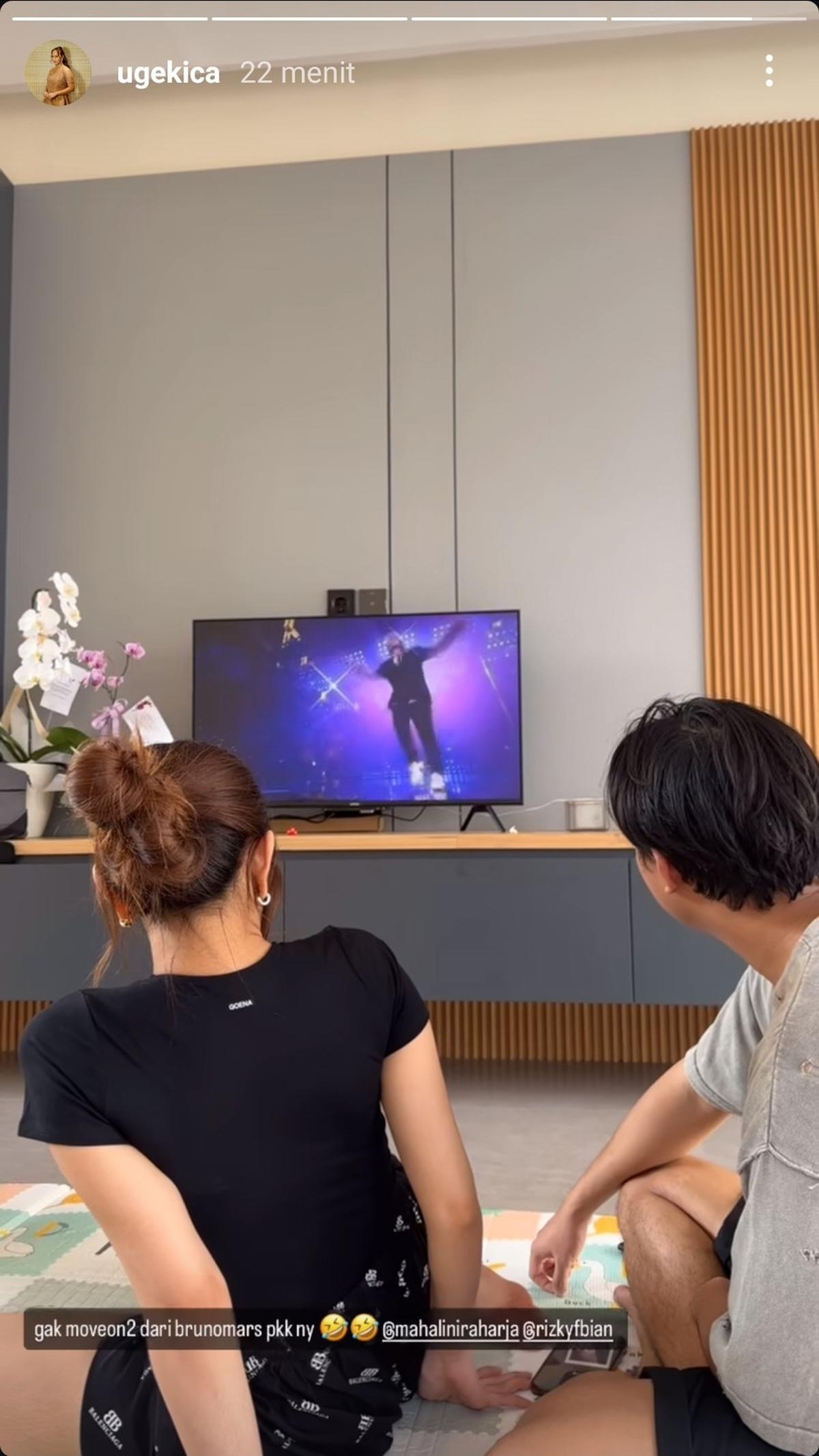 Rizky dan Mahalini ternyata masih belum bisa move on dari konser Bruno Mars yang mereka tonton bersama baru-baru ini.<br><br>