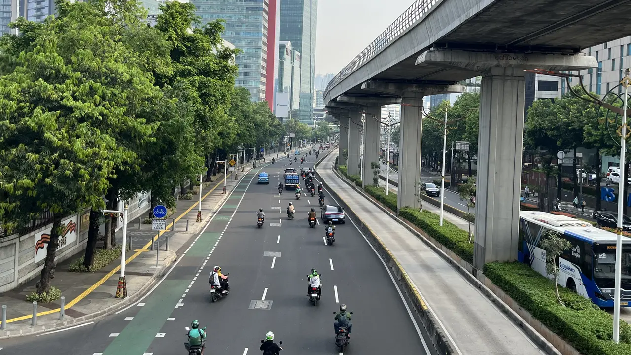 Jalanan di Jakarta lengang pada Senin, 9 Juni 2025.