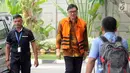 Direktur Operasional Lippo Group Billy Sindoro (tengah) tiba di Gedung KPK, Jakarta, Senin (6/11). Billy diperiksa sebagai tersangka terkait dugaan suap terhadap Bupati Bekasi Neneng Hasanah Yasin. (Merdeka.com/Dwi Narwoko)