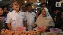 Harga telur ayam dijual Rp40.000 per kg, sedangkan daging sapi Rp130.000 sampai Rp140.000 per kg. (merdeka.com/Imam Buhori)