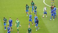 Pemain Timnas Italia tertunduk lesu setelah takluk 0-2 dari Swiss pada 16 besar Euro 2024 di&nbsp;Olympiastadion Berlin, Sabtu (29/6/2024) malam WIB. Hasil tersebut membuat Gli Azzurri gagal lolos ke perempat final. (AP Photo/Markus Schreiber)