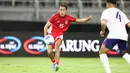 <p>Pemain Timnas Indonesia, Miliano Jonathans (kanan) berusaha mencetak gol ke gawang Chinese Taipei dalam laga FIFA Matchday di Stadion Gelora Bung Tomo (GBT), Surabaya, Jumat (05/09/2025). (Bola.com/Abdul Aziz)</p>
