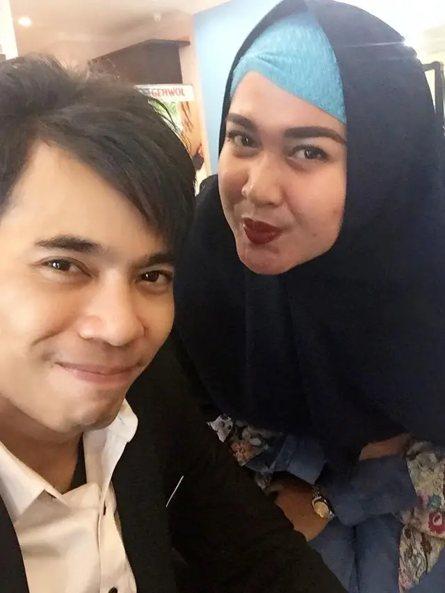 Bebas dari Penjara, Ini 6 Momen Manis Aris Idol dan Sang Istri