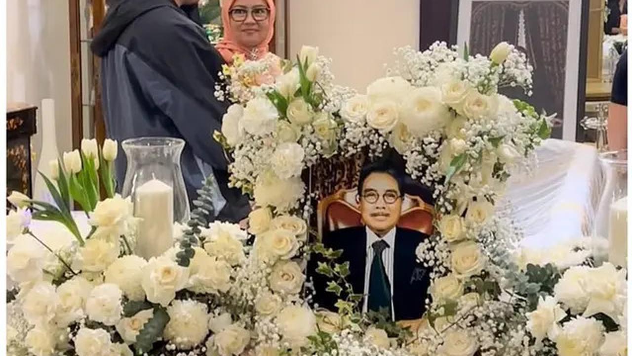 6 Potret Baim Wong Melayat Hotma Sitompul, Tetap Hadir Usai Sidang Perceraian