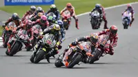 Suasana balapan MotoGP Inggris di Sirkuit Silverstone, Minggu (06/08/2023). Aleix Espargaro sukses memenangkan balapan dengan catatan waktu 40 menit 40.367 detik. (AP Photo/Rui Vieira)