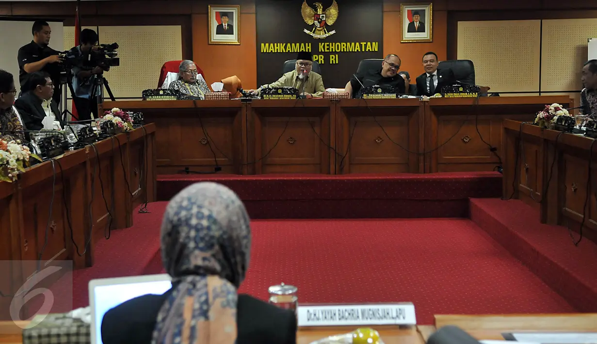 Suasana RDP terkait kasus rekaman Setya Novanto dan Bos Freeport, di Ruang Sidang MKD DPR RI, Jakarta Jakarta, Selasa, (24/11/2015). RDP beragenda mendengarkan keterangan saksi ahli bahasa, Yahya Bachria Mugnisjah (Liputan6.com/Johan Tallo)