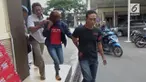 Seorang wanita rela menyembunyikan sabu kedalam penjara saat membesuk sang suami yang sedang ditahan. Wanita ini akhirnya ditahan polisi.