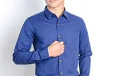 Tren Fashion Pria, Kemeja Polos Premium Bikin Hangout Makin Percaya Diri