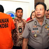 Penangkapan ini berawal dari pengintaian polisi yang tengah mengincar bandar narkoba kelas internasional. Dari bandar itu ternyata ada yang masuk ke tangan Restu Sinaga. (Deki Prayoga/Bintang.com)