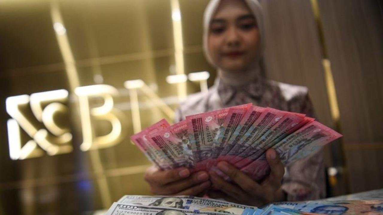 Rupiah Melemah Tertekan Aksi Jual Asing dan Sinyal The Fed