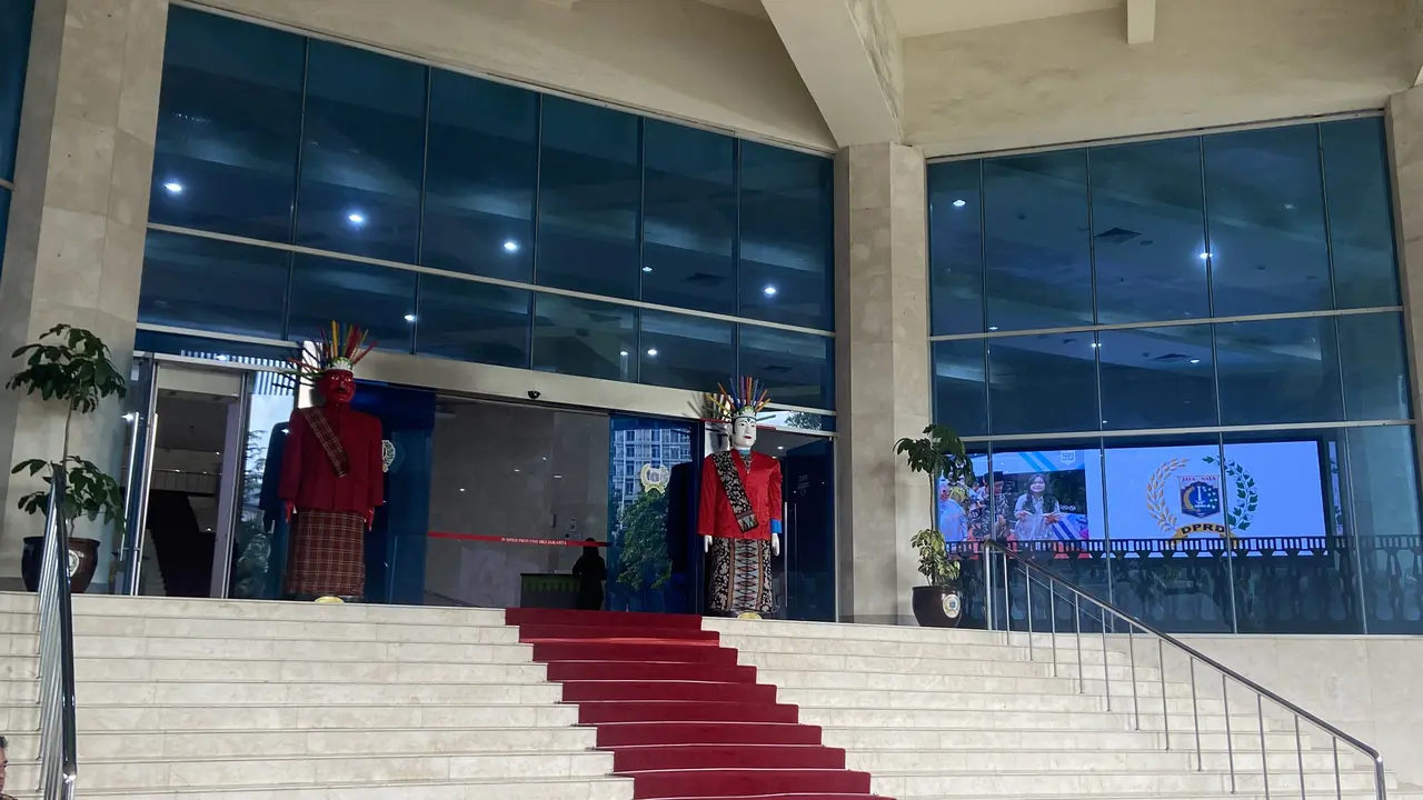 Persiapan acara penyambutan untuk Pramono Anung dan Rano Karno usai dilantik menjadi gubernur-wakil gubernur Jakarta oleh Presiden Prabowo di Istana Negara, Kamis, 20 Februari 2025. (Liputan6.com/Muhammad Raidtyo Priyasmoro)