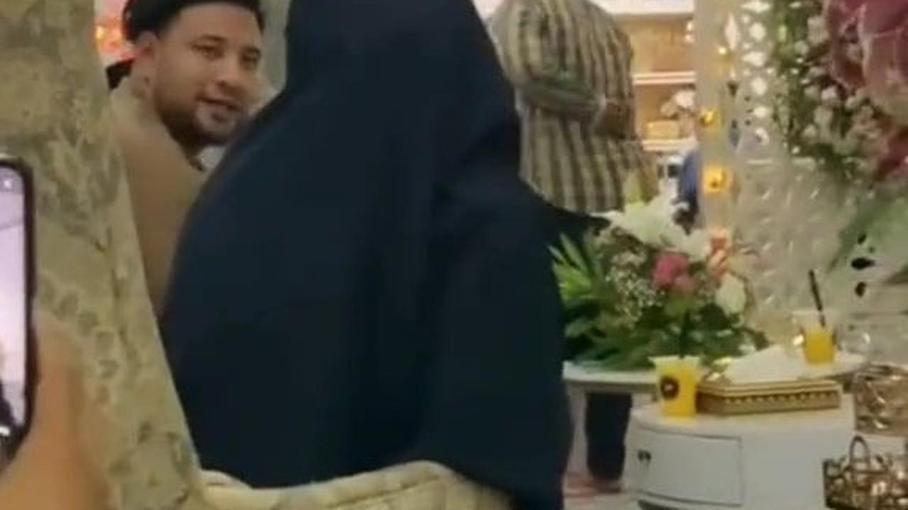Di akhir video viral di media sosial, Ammar Zoni dan Irish Bella duduk berdampingan dan berbincang.