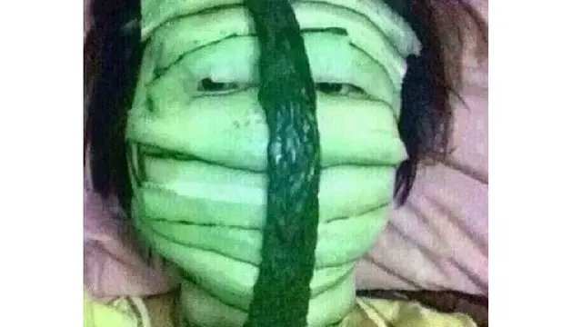 Aksi Kocak Saat Pakai Masker Bikin Gagal Paham
