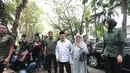 Mantan Wakil Presiden Jusuf Kalla bersama istri, Mufidah Jusuf Kalla, tiba di rumah duka Guruh Soekarnoputra di Jalan Sriwijaya Raya, Kebayoran Baru, Jakarta Selatan, Sabtu (26/9/2026). Keduanya datang untuk menyampaikan belasungkawa dan memberikan penghormatan terakhir kepada almarhum. (KLY/Budy Santoso)