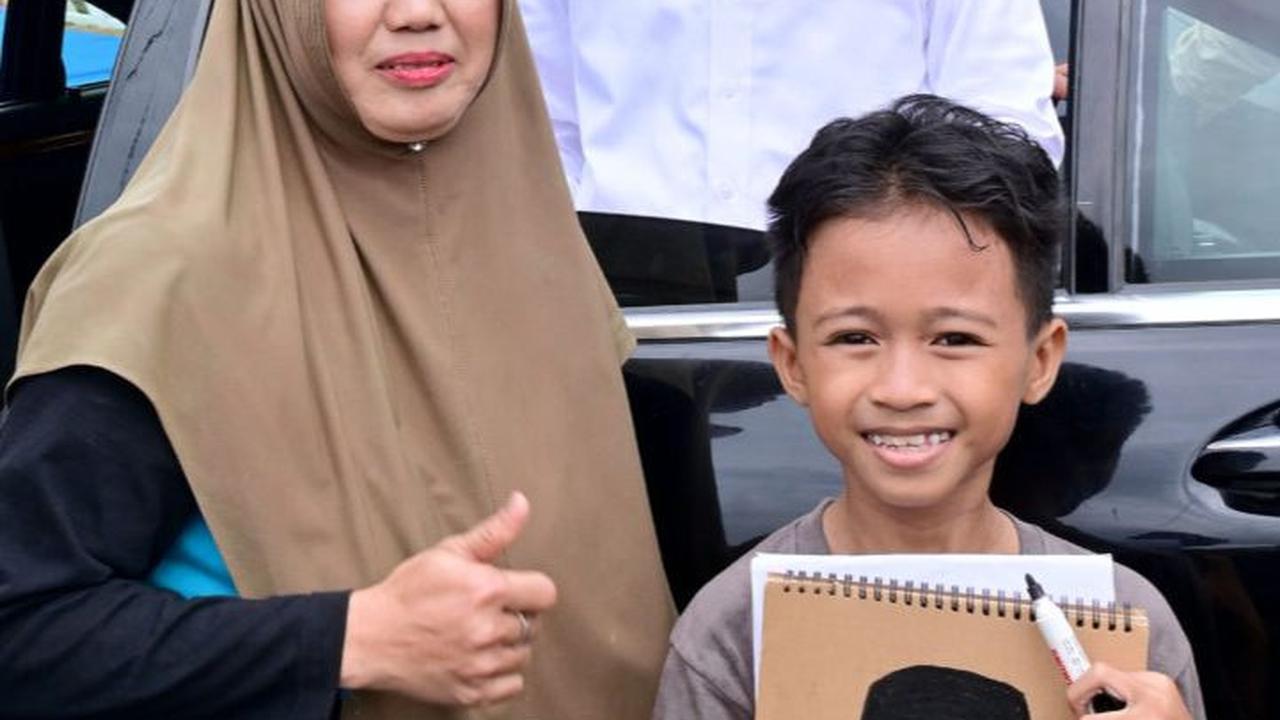 FOTO: Momen Kunjungan Bersejarah Jokowi di Sekadau Kalbar, Presiden RI Pertama Datangi Bumi Lawang Kuari
