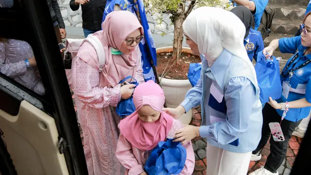 Putri Zulkifli Hasan secara langsung melepas keberangkatan para pemudik.(Istimewa)