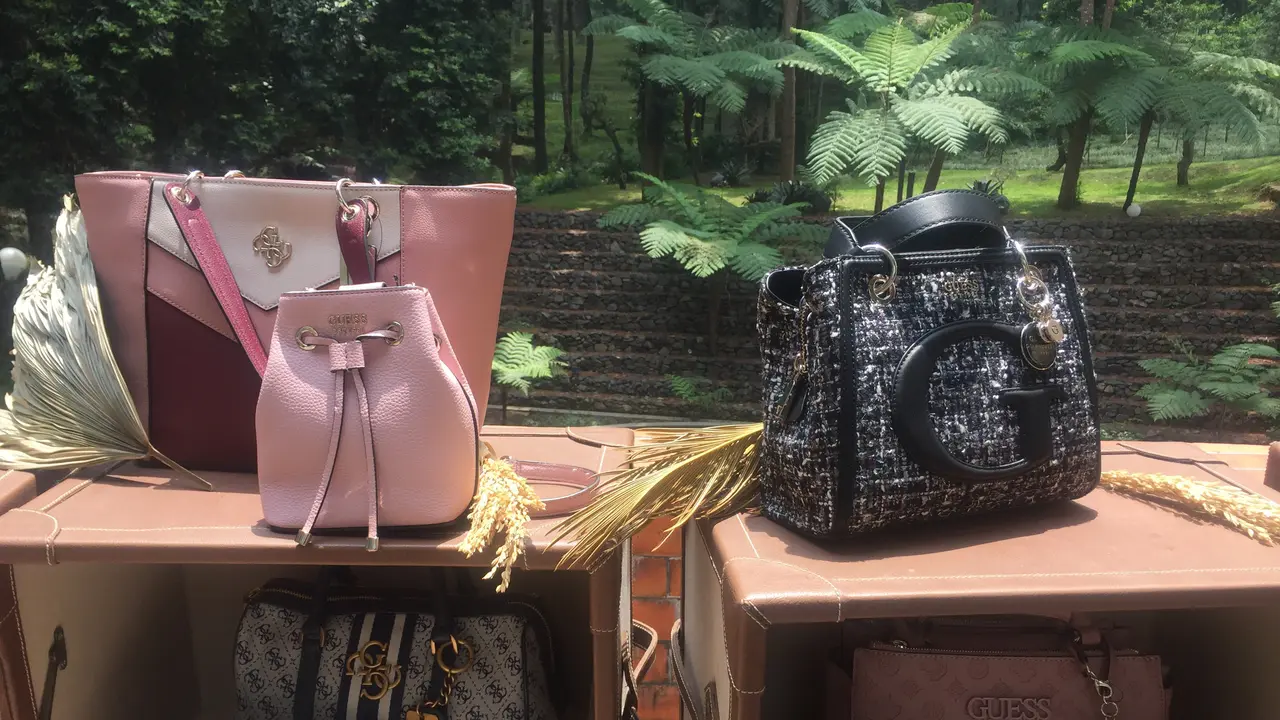 Koleksi Musim Gugur Guess Accessories