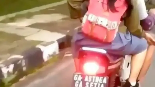 6 Tulisan di Motor untuk Pacar Ini Bikin Tepuk Jidat
