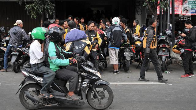 Uber Diakuisisi Grab, Mantan Driver Pindah Massal ke Go-Jek