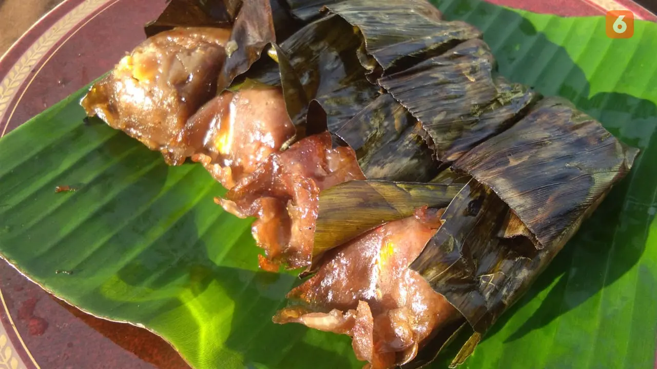 Ilabulo kuliner Pantai Pohon Cinta. Objek Wisata paling populer di Kabupaten Pohuwato, Provinsi Gorontalo (Liputan6.com/Foto: Arfandi Ibrahim)