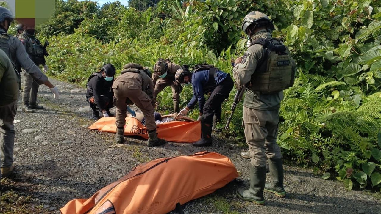 Satgas Operasi Damai Cartenz Evakuasi Dua Warga Korban Pembunuhan di Yahukimo