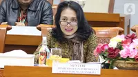 Menteri Pemberdayaan Perempuan dan Perlindungan Anak (PPPA) I Gusti Ayu Bintang Darmavati saat mengikuti rapat kerja dengan komisi VIII DPR membahas lima program prioritasnya untuk periode 2019-2024 di Kompleks Parlemen, Senayan, Jakarta, Rabu (13/11/2019). (Liputan6.com/Johan Tallo)