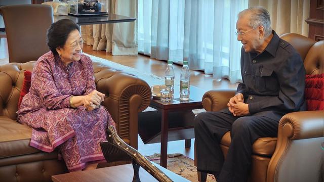 Presiden Kelima RI yang juga Ketua Umum PDIP Megawati Soekarnoputri bertemu Mantan Perdana Menteri Malaysia Mahathir Mohamad