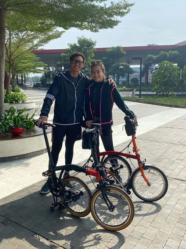 Seru dan Romantis, Ini 6 Momen Caesar Hito dan Felicya Angelista Gowes Bareng
