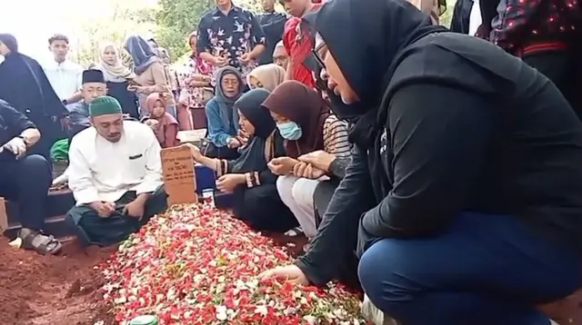 Pemakaman Sopyan Dado. (M Altaf Jauhar/ Liputan6.com)