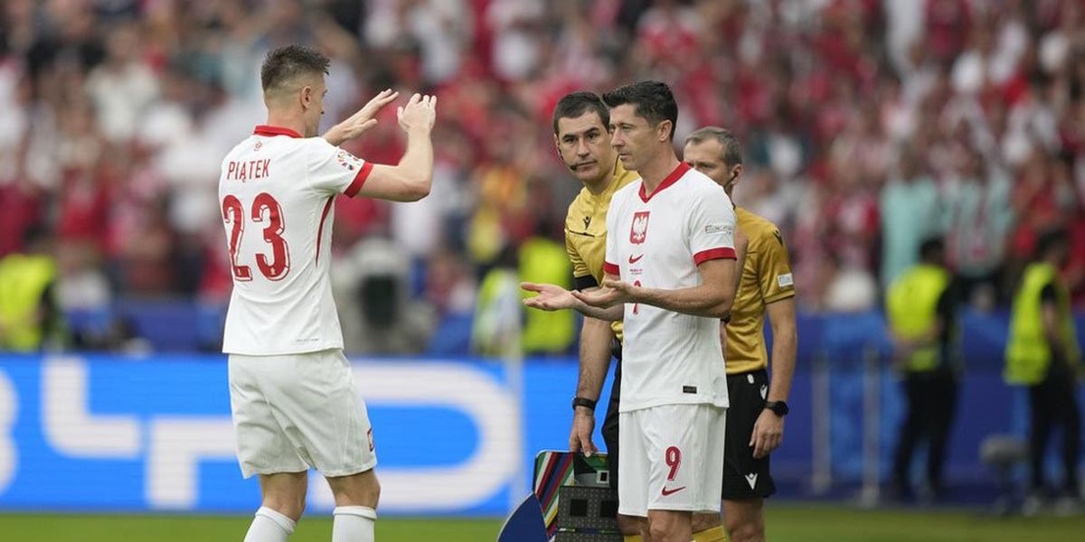 Gejolak di Timnas Polandia: Perpisahan Pelatih, Peluang Kembali Lewandowski