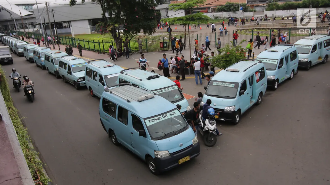 Sopir Angkot Tanah Abang Mogok Tolak Syarat OK Otrip