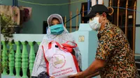 Membantu Orang Lain di Tengah Pandemi COVID-19 Bikin Lebih Bahagia dan Sehat