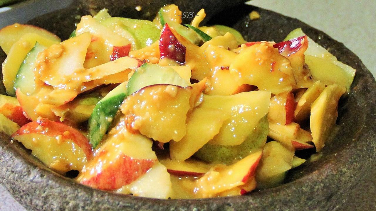 Berapa Kalori dan Nutrisi dari Sepiring Rujak Manis? Kalori yang Perlu Diwaspadai dalam Setiap Suapan